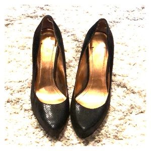 BCBGENERATION PUMPS. Black, 7 in good condition.